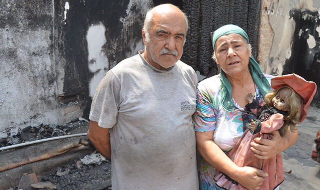 Yangından sonra 'Size her türlü yardımcı olacağız' diye söz verip, fotoğraf çektirip gittiler