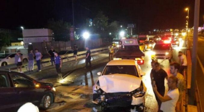 Zincirleme kaza ortalığı savaş alanına çevirdi! 8 araç...