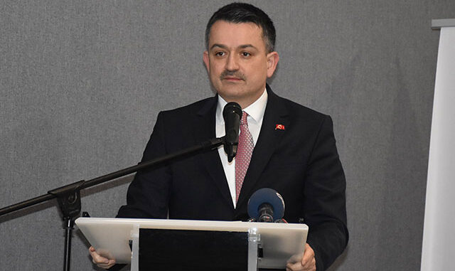 Bakan Pakdemirli 4 bin 718 köyde 14 milyon fidanı toprakla buluşturduk