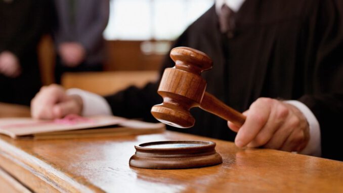 Bakışlarıyla taciz etmek tazminatsız atılma sebebi sayıldı