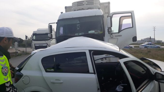 Bursa'da kırmızı ışıkta otomobili biçti Durmam imkansızdı