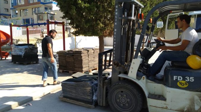 Bursa'da Park Alanının Zemininden Şikayetçi Olan Minik Ecem'in Talebi Yerine Getirildi