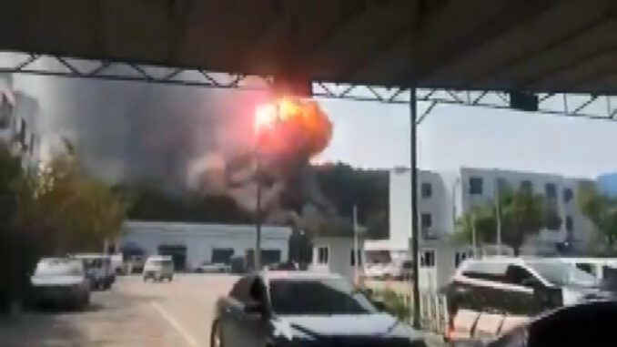 Çin'de fabrikada yangın 19 ölü