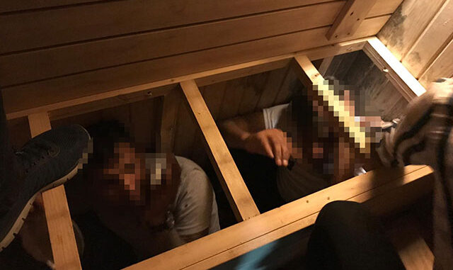 Filmleri Aratmayan Baskın! Saunanın İçinde Yakalandılar