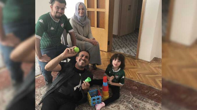 Haluk Levent'ten Bursalı Zeynep'e ziyaret