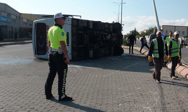İşçi servisi midibüsü devrildi 1 ölü, 24 yaralı
