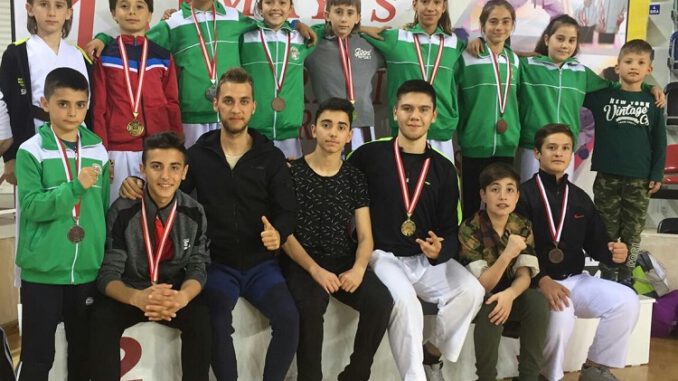 İzmir'de Mustafakemalpaşa rüzgârı esti