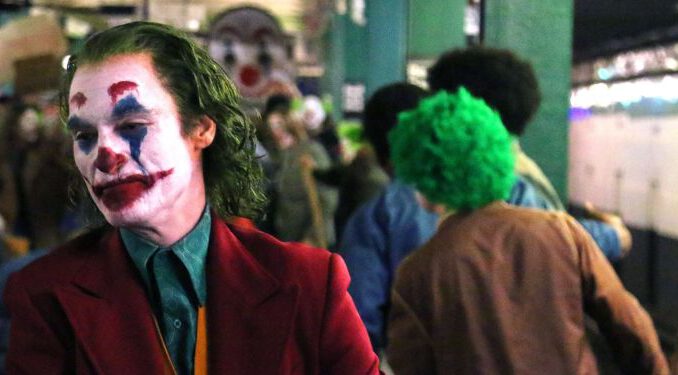 Joker filmini gösterecek sinema salonlarında maske takmak yasaklandı