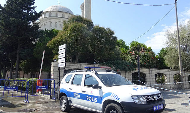 Minaresi yıkılan cami mühürlendi