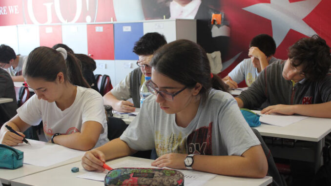 Okul yapamayan MEB, 500 bin ek kontenjan için çözüm arıyor