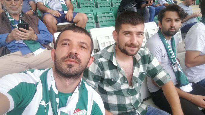 trabzonspor-formasiyla-stada-alinmayan-taraftara-bursaspordan-davet-5343-dhaphoto3-5d822d5956a2e