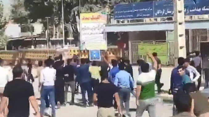 300 kişiye HIV bulaştırıldığı iddiası! Protestolarda arbede yaşandı
