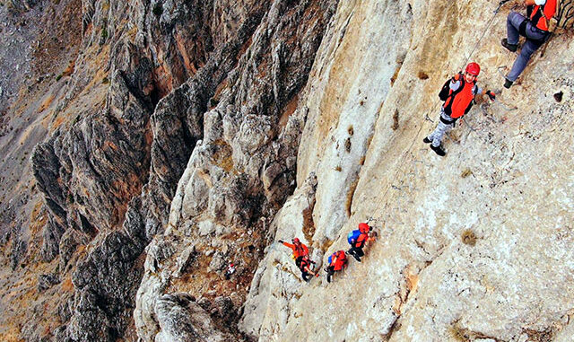 Adrenalin tutkunlarının uğrak yeri oldu! Buraya tırmanmak cesaret istiyor