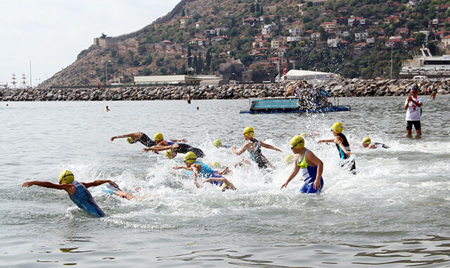 Alanya'da triatlon heyecanı başladı