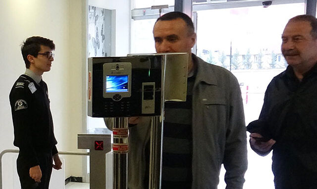 Belediye Başkanı içeri almamıştı... Bu kez mesaiye zamanında geldiler