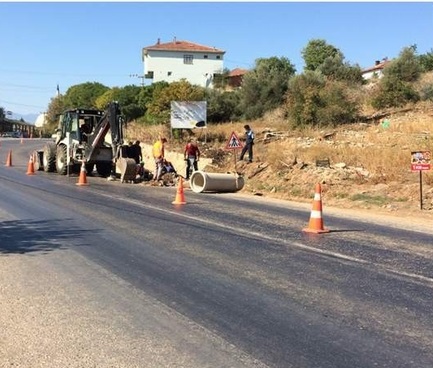 Bursa İznik'de selde tıkanan gider açıldı