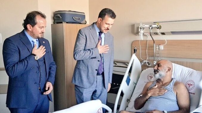 Bursa milletvekillerinden tedavisi devam eden Özel Harekat Polisi Şahin'e ziyaret