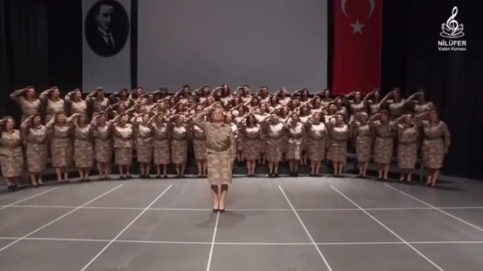 Bursa Nilüfer Kadın Korosu Mehmetçik için marş yazdı, söyledi