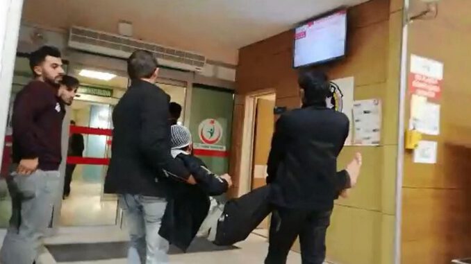 Bursa'da 22 Yaşındaki Genç Sokak Ortasında Öldüresiye Dövüldü