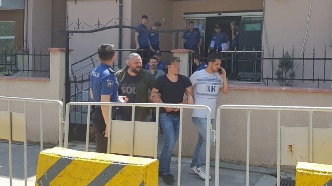 Bursa'da eşiyle tartıştıktan sonra bir kişiyi öldürüp, bir kişiyi de yaralan sanıktan beraat talebi