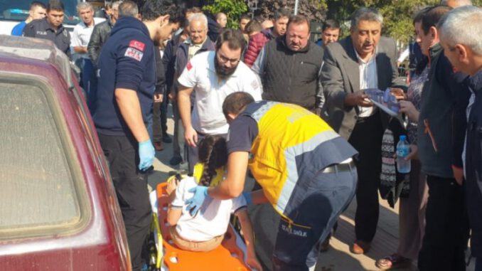 Bursa'da yaya geçidinde otomobil çarptı