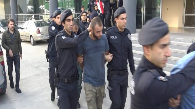 Bursa'daki Uyuşturucu operasyonunda gözaltına alınan 25 kişi adliyeye sevk edildi