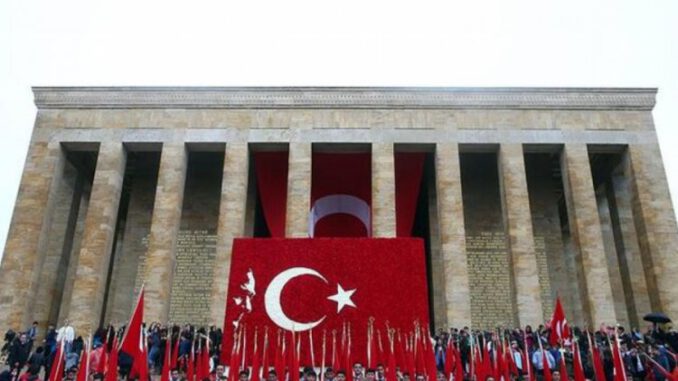 Cumhuriyet Bayramı tüm yurtta coşkuyla kutlanıyor