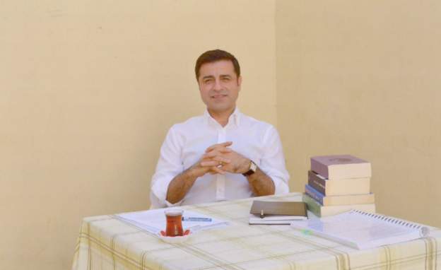 Demirtaş’a bir yıl üç ay hapis; ceza ertelendi
