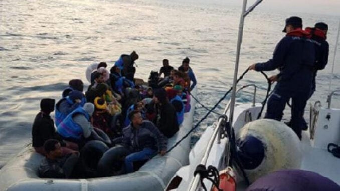 Didim açıklarında 34 kaçak göçmen yakalandı