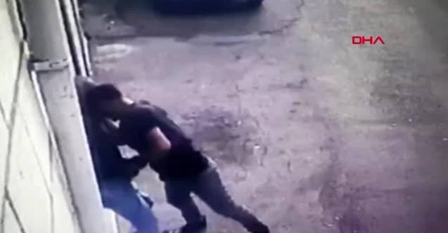 Engelliyi tekme tokat dövüp, parasını gasbetti