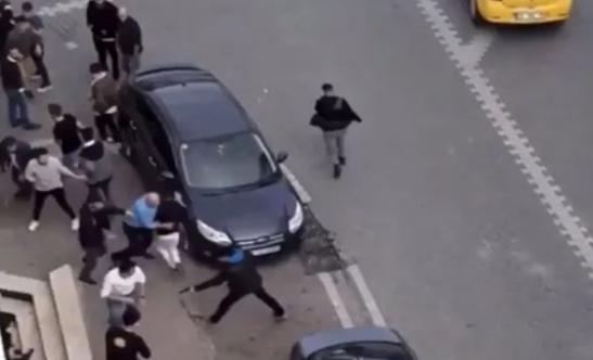 Esenyurt'ta sigara isteme bahanesiyle 5 kişinin silahla yaralandığı kavga kamerada