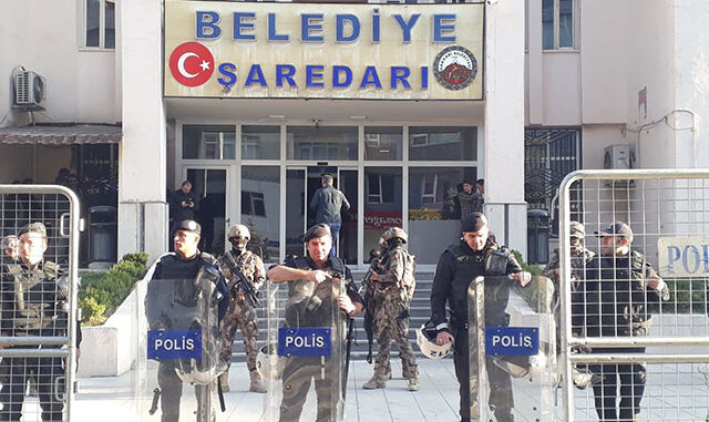 HDP'li başkanları tutuklanan Hakkari ve Yüksekova belediyelerine görevlendirme