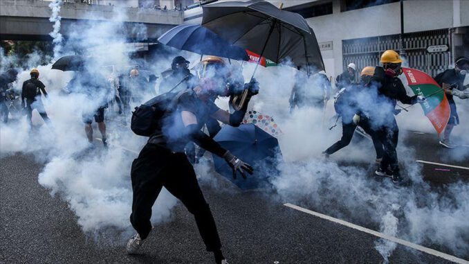 Hong Kong'ta maske takılması yasaklandı!
