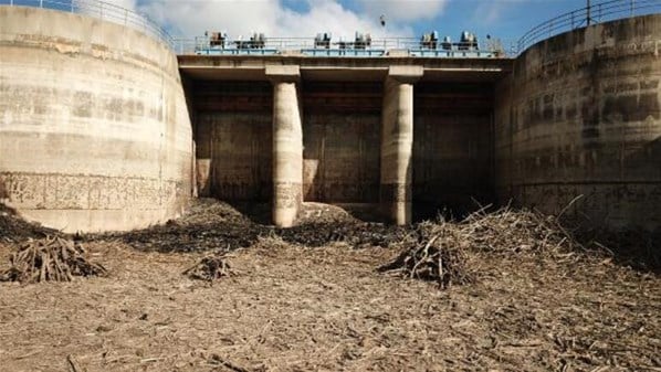 İstanbul barajlarında korkutan görüntü; iki baraj kullanım dışı kaldı