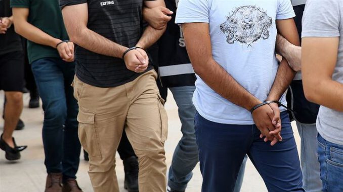 İzmir ve Kayseri merkezli operasyonlarda çok sayıda gözaltı kararı var