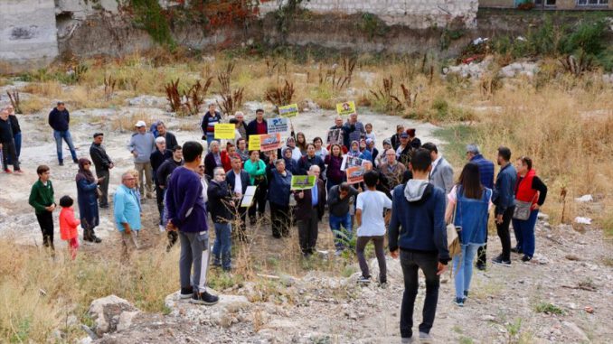 Kentsel dönüşüm diye kandırıp evlerini yıktılar! 5 yıldır çukura bakıyorlar