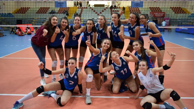 Nilüfer Kadın Voleybol Takımı Lige Galibiyetle Başladı