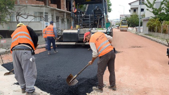 Osmangazi’de cadde ve sokaklar asfaltlanıyor