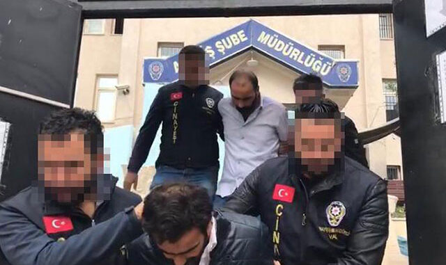 Oto galericiye 'kadınlı' tuzak! Kıskıvrak yakalandılar