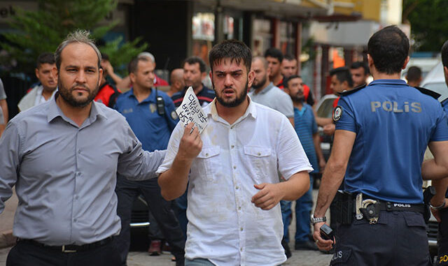 Pazarcıların yer kavgası 5 yaralı, pazar kapatıldı