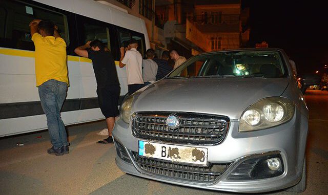 Plakası çamurlu otomobildeki yüzleri maskeli 5 kişi, gözaltına alındı