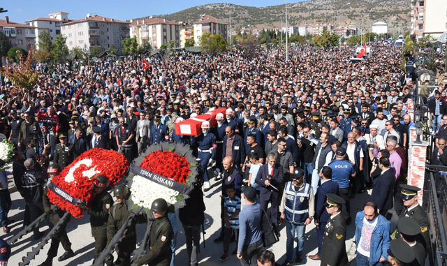 Şehit Uzman Çavuş Abdulhamit Bilgen'i 10 bin kişi uğurladı