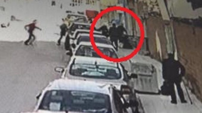 Sokak ortasında dehşet! 2 kadını böyle bıçakladı