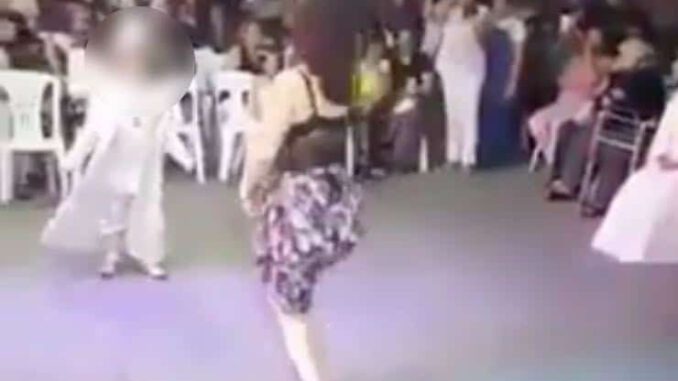 Sünnette sahneye çıkarılan üç dansöze ‘taciz’den gözaltı kararı