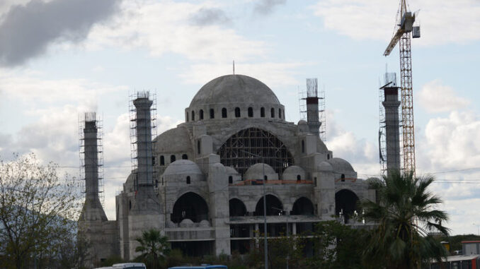 Trabzon’da cami inşaatında çökme meydana geldi 2 yaralı