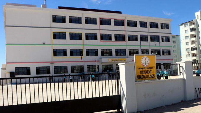 Uzaklaştırma cezası alan öğrenci okul müdürünü bıçakladı