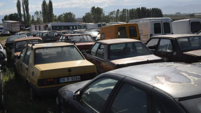 yediemin-otoparklarindaki-sahipsiz-araclar-otoparkcilari-isyan-ettirdi-1699-dhaphoto2-5db2d59b56430