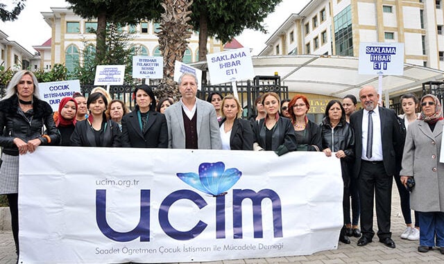25 Öğrencisine İstismarla Suçlanan Öğretmenin, Sınıfın Camlarını Kağıtla Kapattığı İddia Edildi