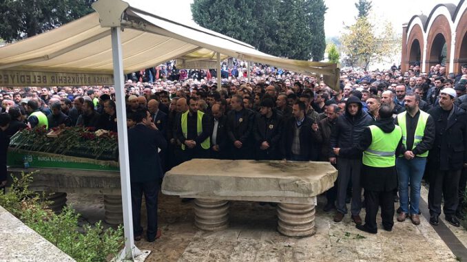 Bursa'da Sahte Peygamber İskender Evrenosoğlu'nun Cenazesine Yoğun İlgi