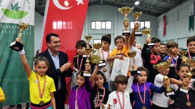 Bursa'nın Minik Tenisçileri Profesyonelleri Aratmadı